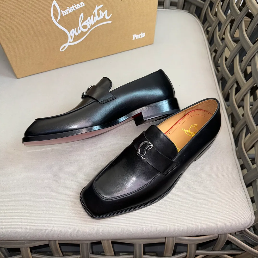 [CL red-soled shoes] Top P: 1020💰 Size 39-44 (⚠️38.45.46 custom-made, non-refundable and non-exchangeable) 🆑High-end men's business formal leather shoes, classic red-soled shoes | Fabric: Original imported first-layer cowhide, iconic rivet decoration | Lining: water-dyed cowhide lining Outsole: red cowhide outsole imported from Italy Brand: Christia*.Loubouti* 🆑 High-end men's business dress shoes | classic red soled shoes | Upper: original imported first layer cowhide iconic rivet decoration | Linning: Water dyed cow skin inner Outsole: red cowhide outsole imported from Italy Size: 39-44 (38.45.46 customized) Brand: Christia*.Loubouti*